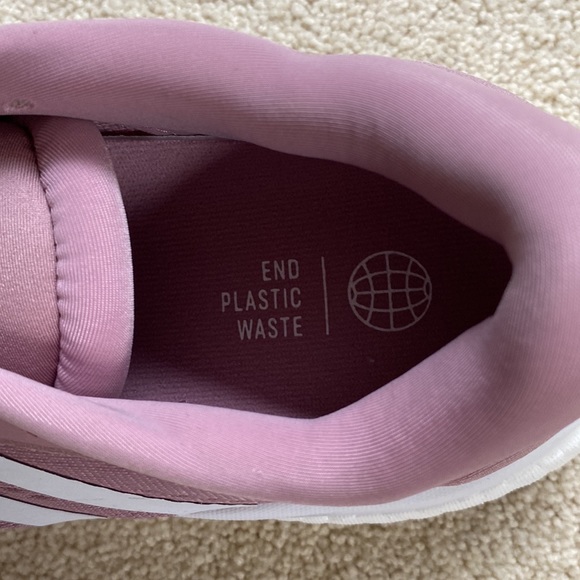 NEW! Women’s Adidas Supernova 2 Sneakers - Picture 6 of 10